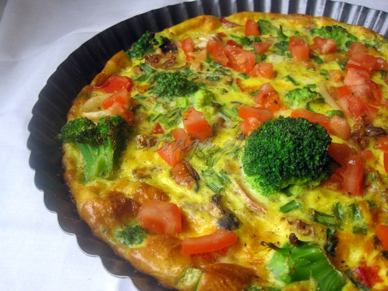 Frittata z owocami morza i warzywami