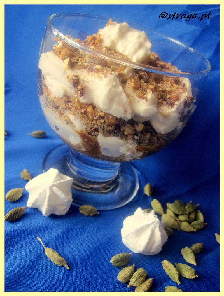 Tiramisu z orzechami i czekoladą