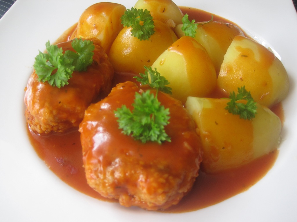 Kotlety mielone w sosie pomidorowym