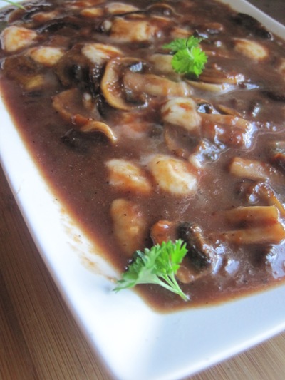 Pieczarki w sosie śliwkowym