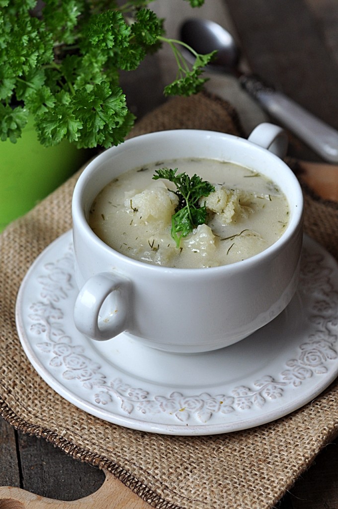 Zupa kalafiorowa z kaszką kukurydzianą