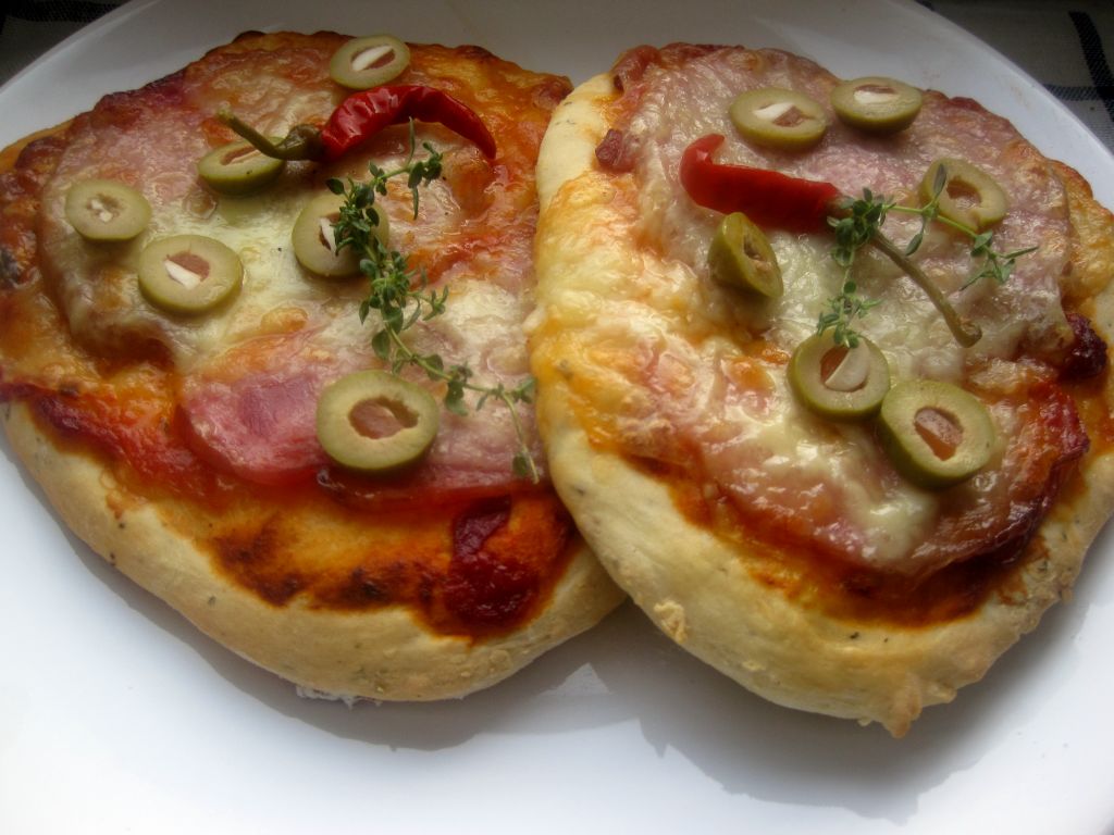 Pizza mini z mozzarellą