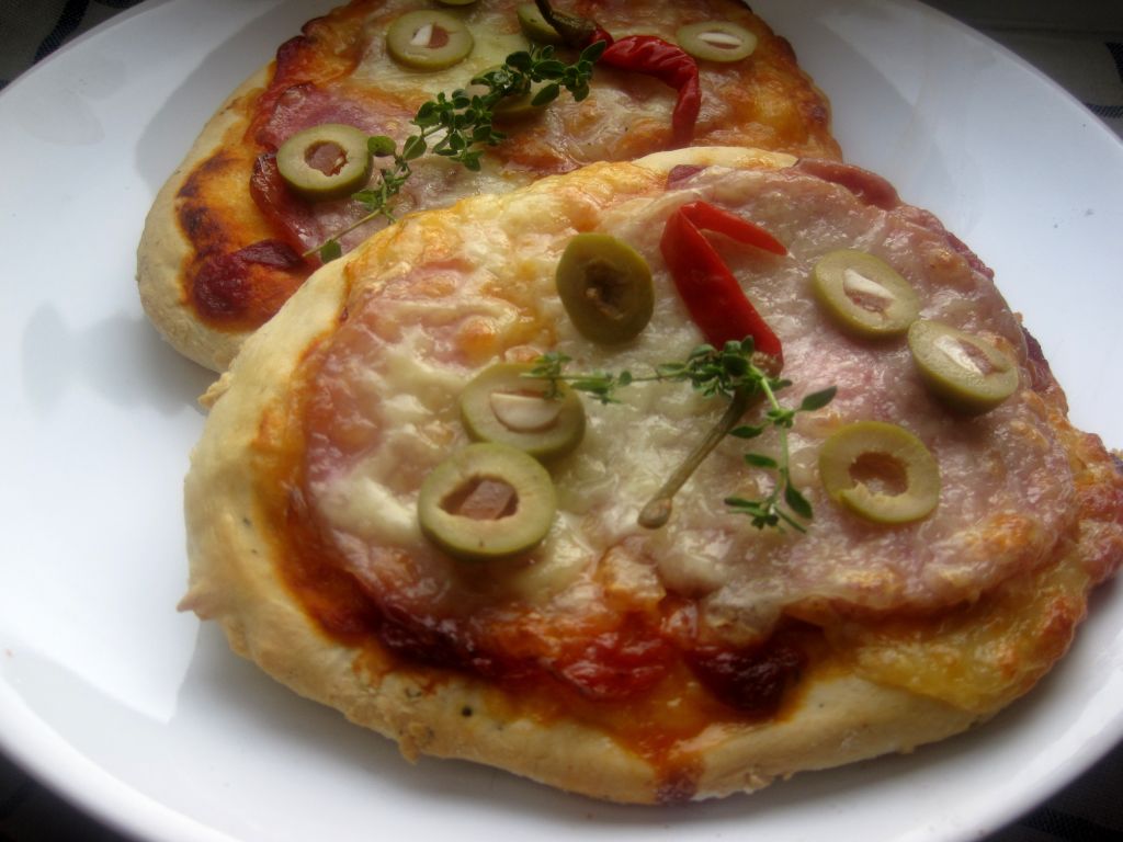 pizza mini z mozzarellą