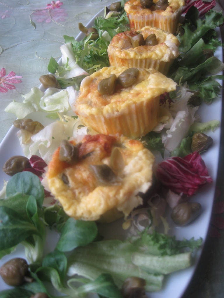 Mini frittata z serem i kaparami
