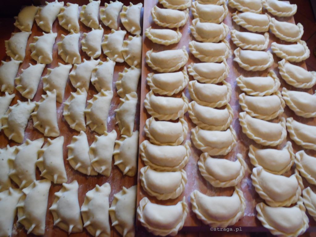 Jak zrobić idealne ciasto na pierogi?