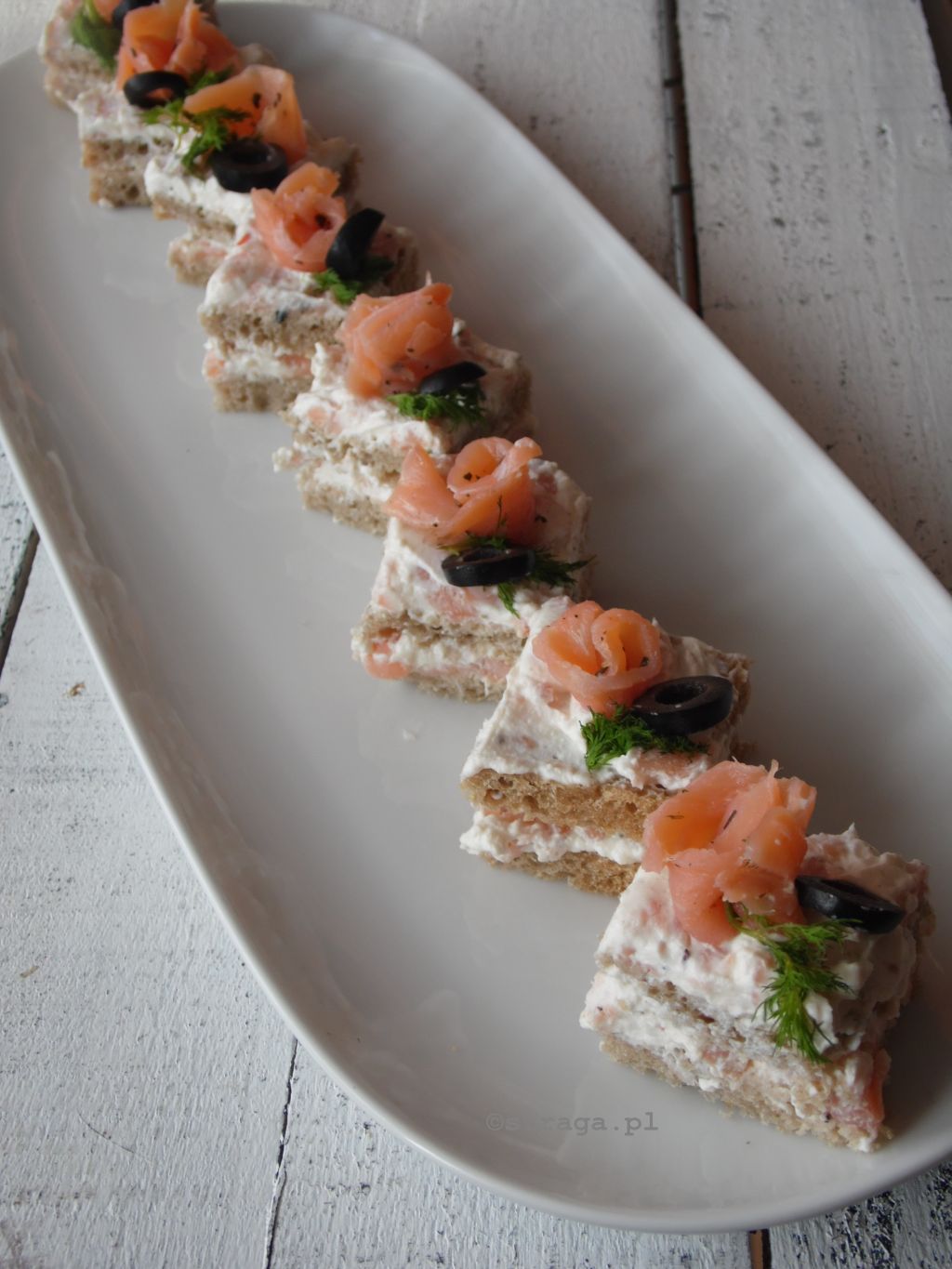 Mini kanapki z łososiem (Finger Food)