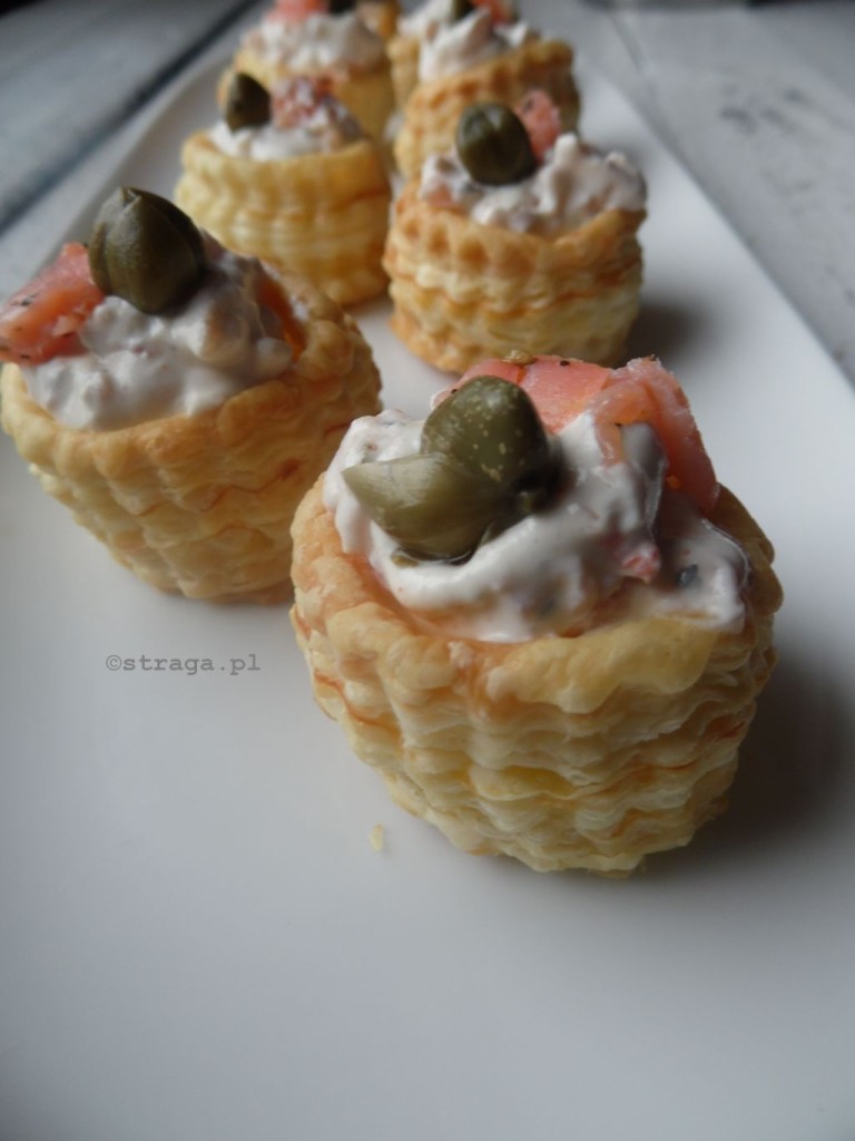 Mini vol-au-vent z serem ricotta i łososiem (Finger Food)