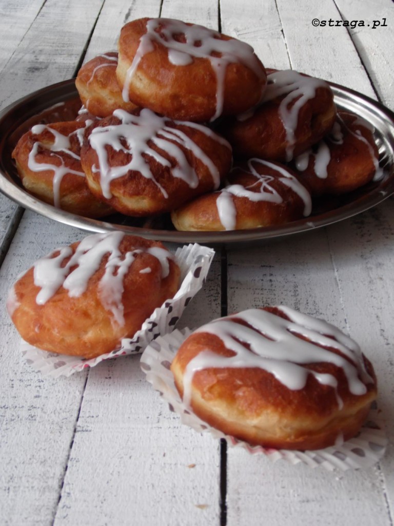 Pączki z konfiturą z róży
