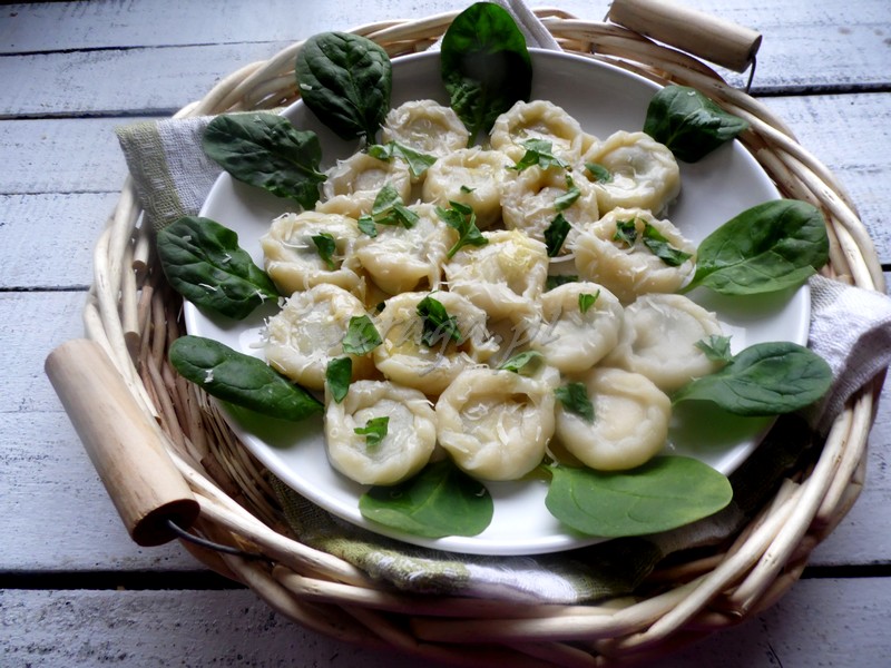 Tortellini z ricottą i szpinakiem po polsku