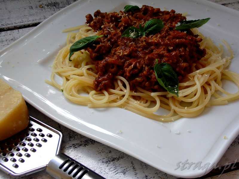 Spaghetti bolognese z parmezanem