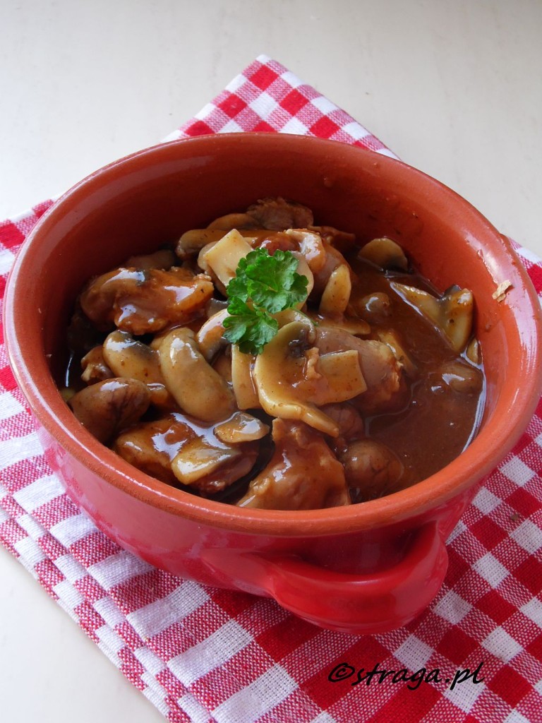 Gulasz z podrobów z pieczarkami