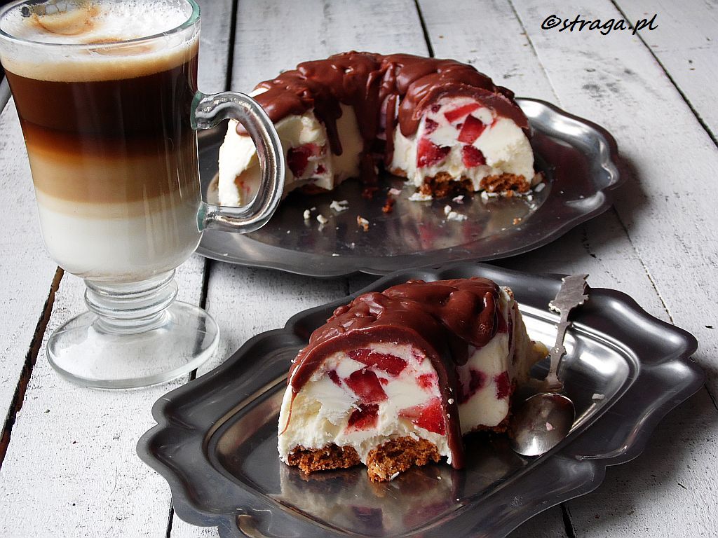 Deser lodowy z truskawkami i czekoladą truskawkową (Semifreddo)