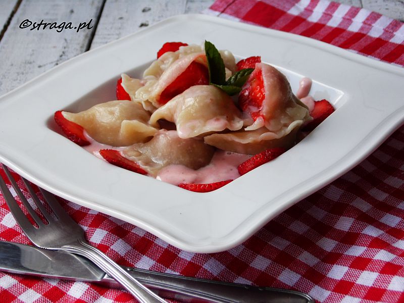 Kaskada, Smakfonia i pierogi z truskawkami