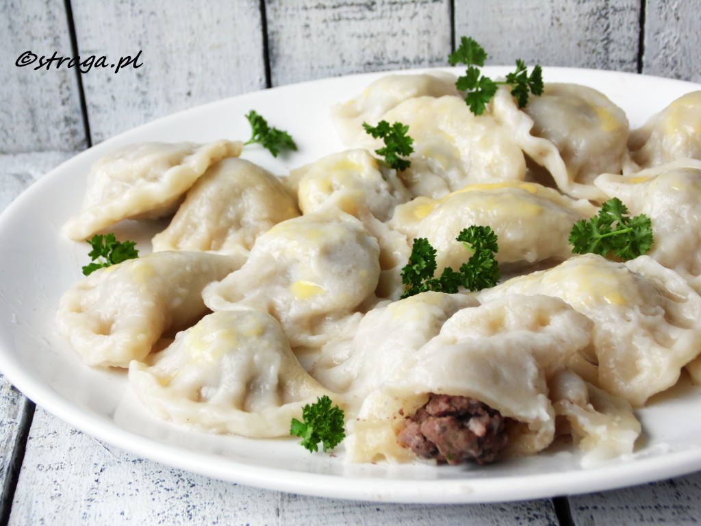 Pierogi z mięsem wołowym i lubczykiem