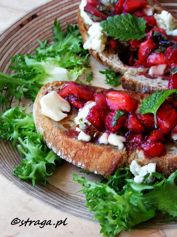 Bruschetta z truskawkami i balsamico