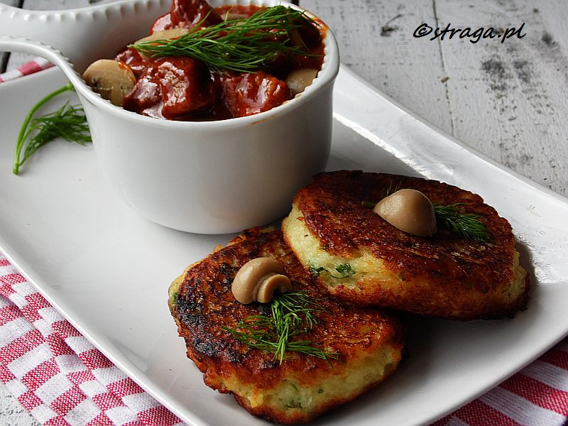 Gulasz Barbecue z plackami ziemniaczanymi