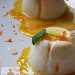 Panna cotta na kefirze z syropem pomarańczowym
