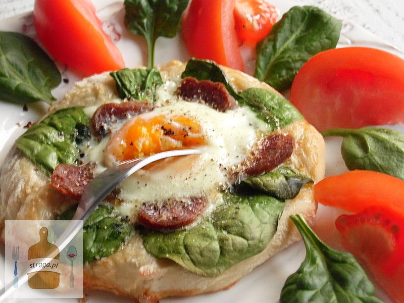 Mini pizza z jajkiem