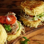 Grillowany schab w bułce z makaronu
