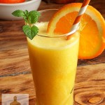 Dietetyczny koktajl z pomarańczy i mango