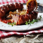Smażone kiełbaski z cebulą