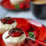 Jogurtowa Panna Cotta z musem truskawkowym