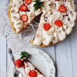 Ciasto z truskawkami i bezą na oleju rzepakowym