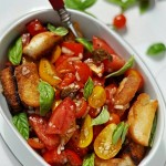 Panzanella (toskańska sałatka pomidorowa z chlebem)