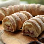 Paluchy drożdżowe z szynką i serem