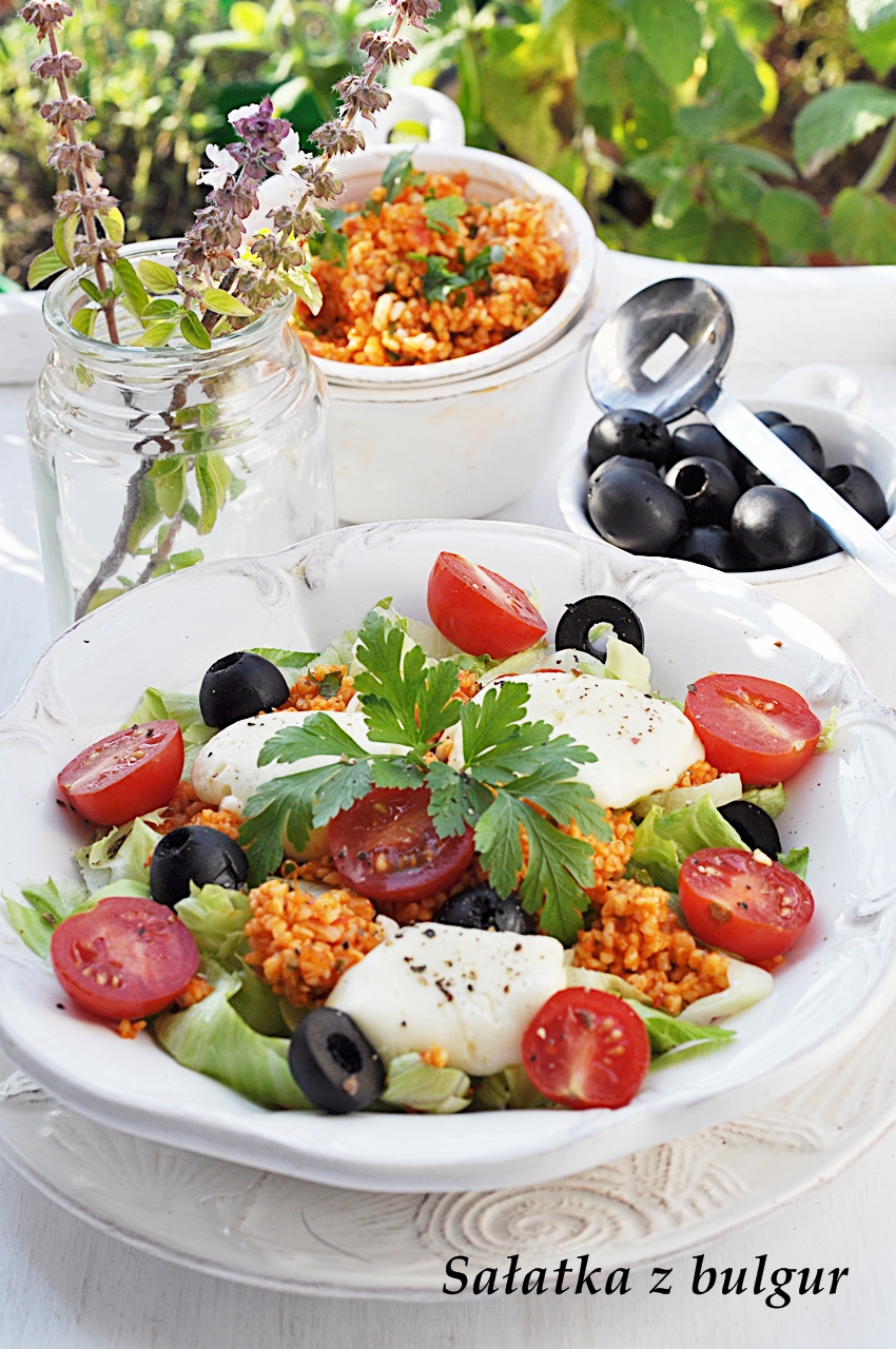 Sałatka z bulgur i serem mozzarella. Bulgur salad & Mozzarella