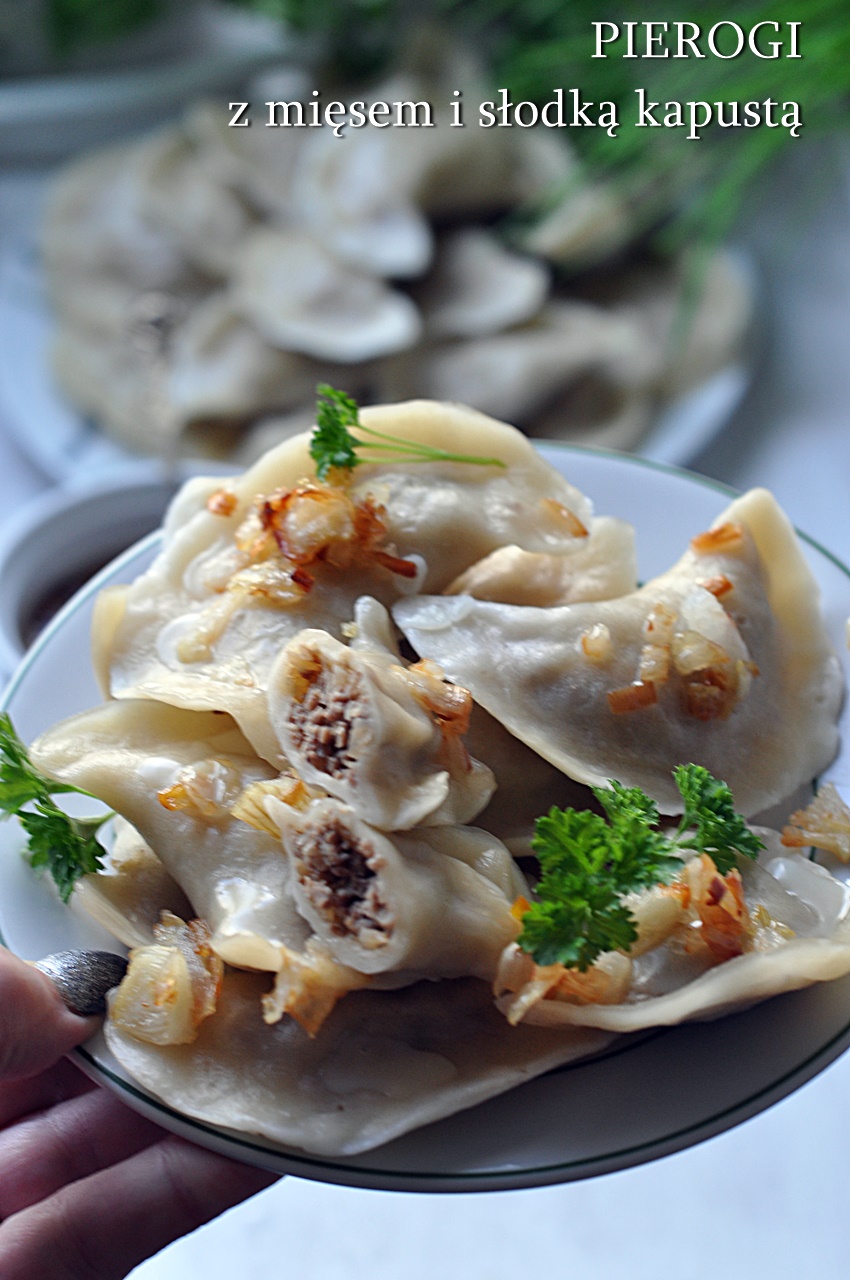 Pierogi z mięsem i słodką kapustą
