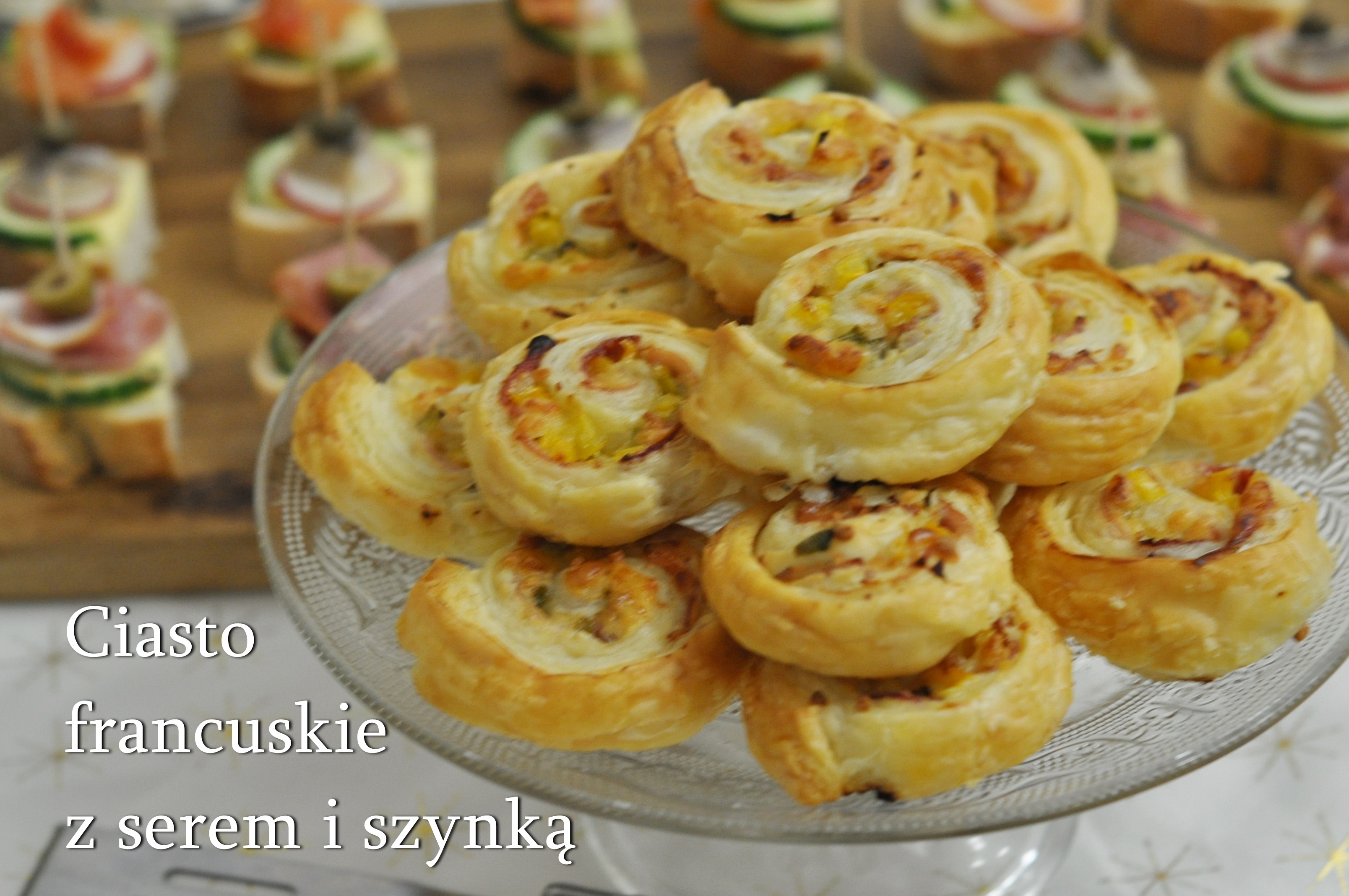 Ciasto francuskie z serem i szynką