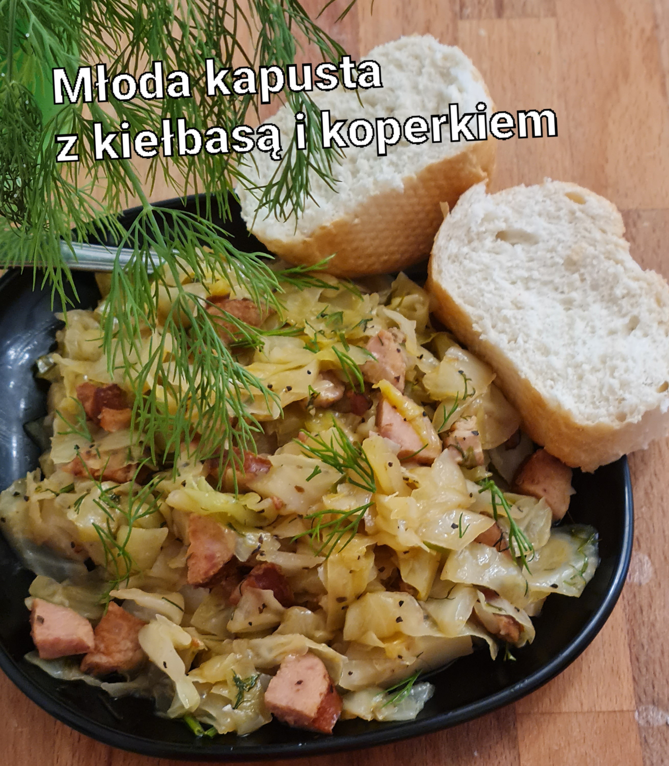 Młoda kapusta z kiełbasą