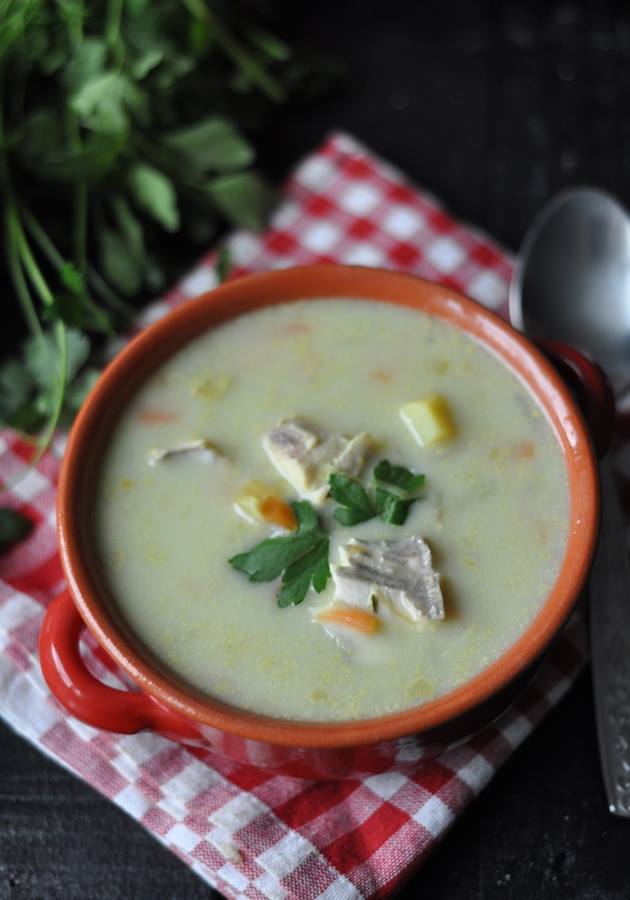 Zupa z pstrąga z mleczkiem kokosowym